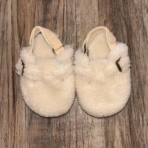 USED Baby Girl Sherpa Clogs